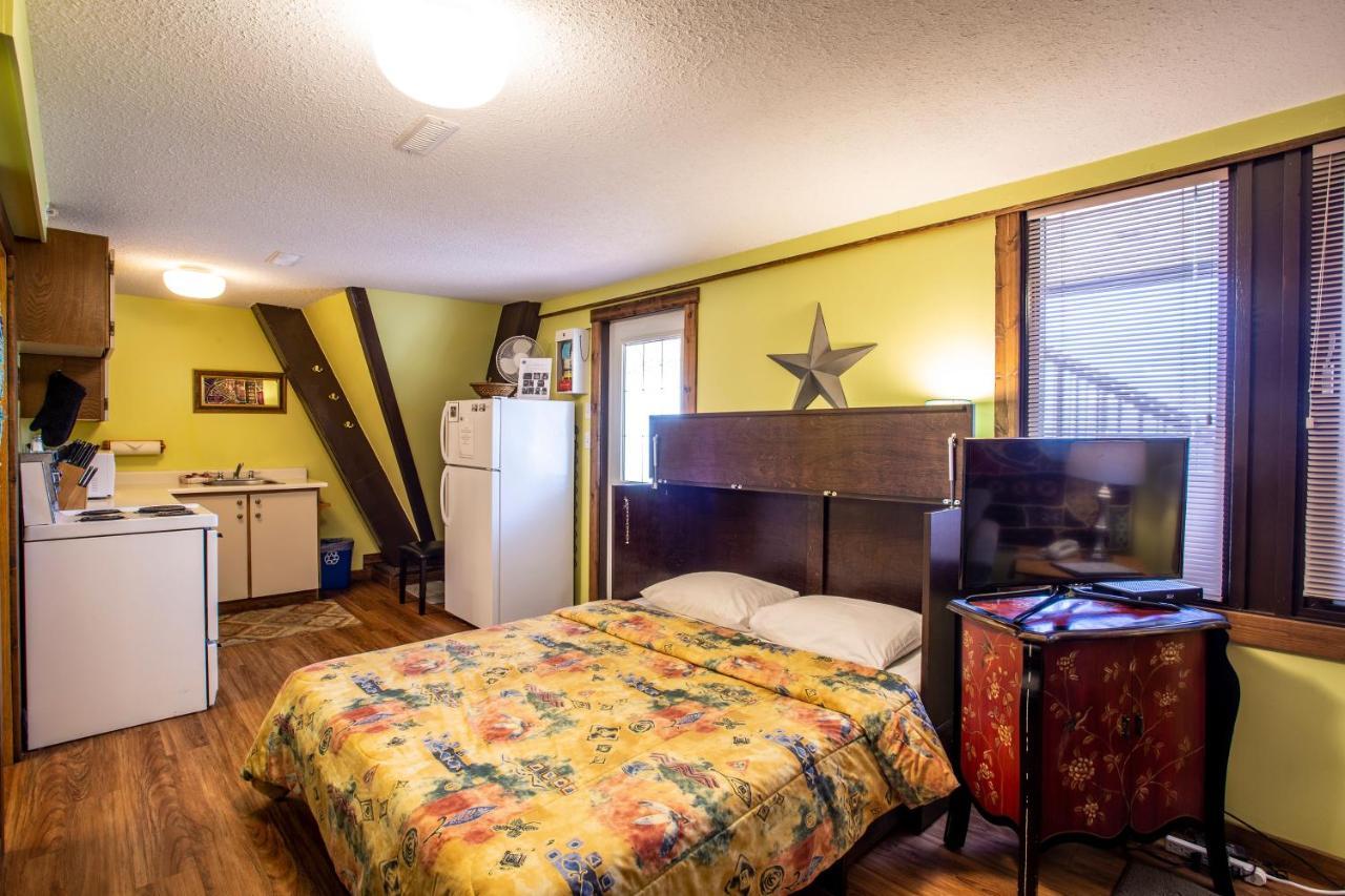 The Pinnacles Suites & Townhomes Silver Star Exteriör bild