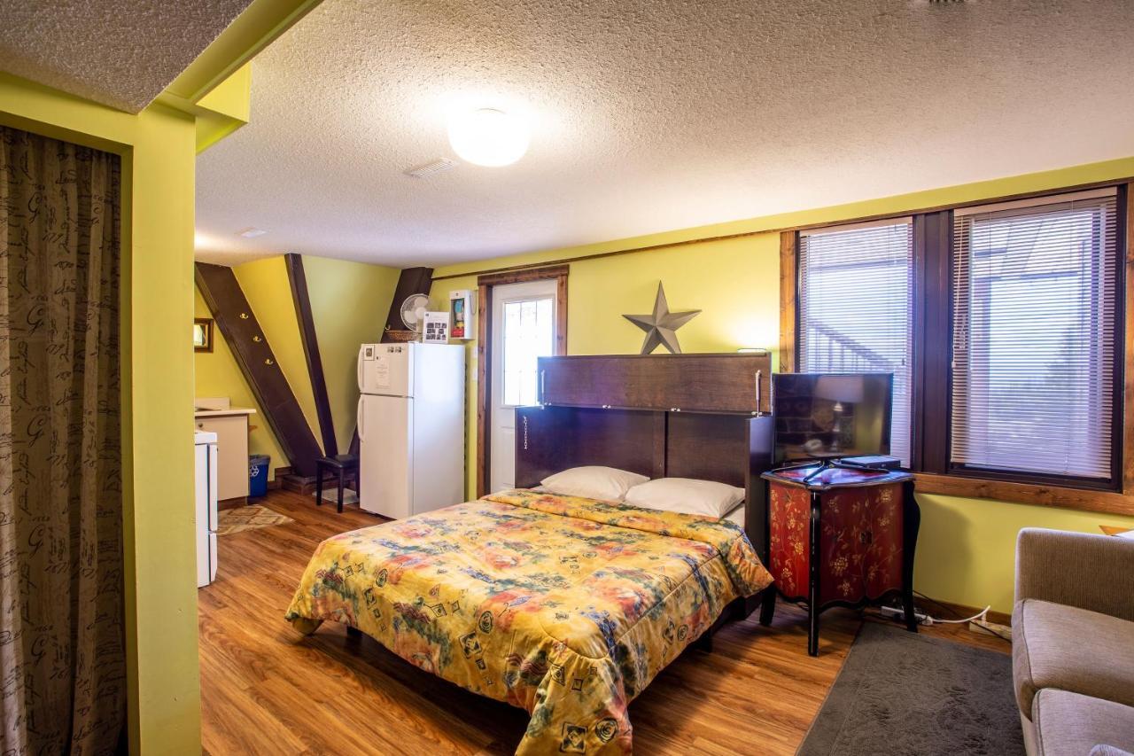 The Pinnacles Suites & Townhomes Silver Star Exteriör bild