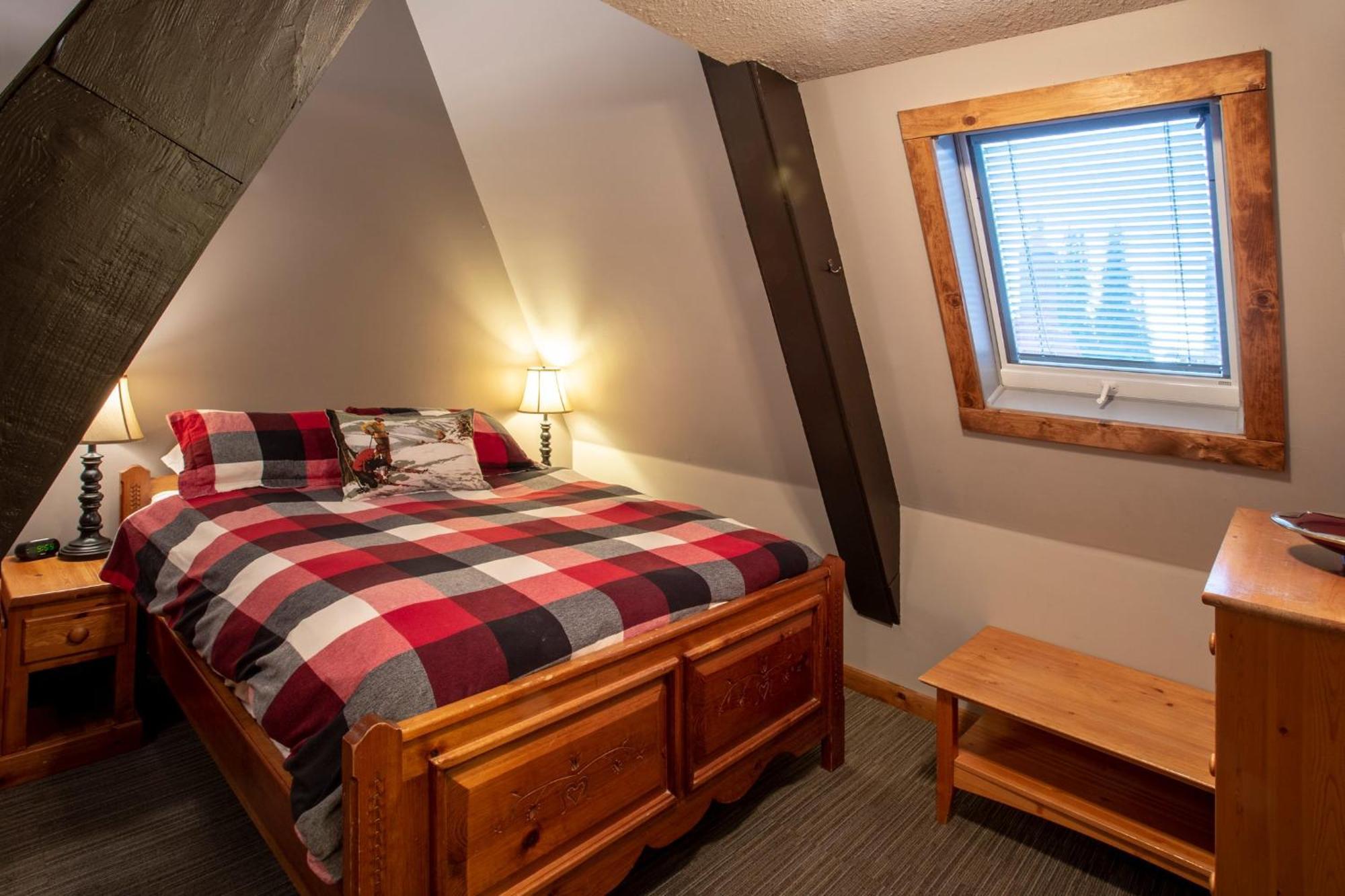 The Pinnacles Suites & Townhomes Silver Star Exteriör bild