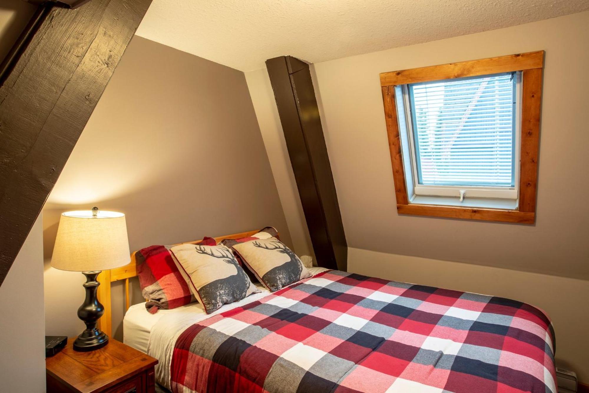 The Pinnacles Suites & Townhomes Silver Star Exteriör bild